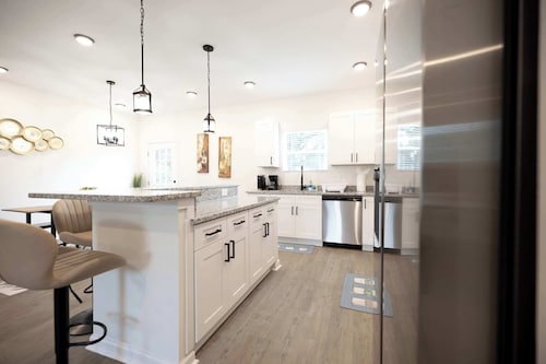 5 Min to Downtown | 12 to Elon | Car Rental Avail.