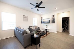 TV, offices - 5 Min to Downtown - 12 to Elon - Deck - Wi-Fi (Burlington)