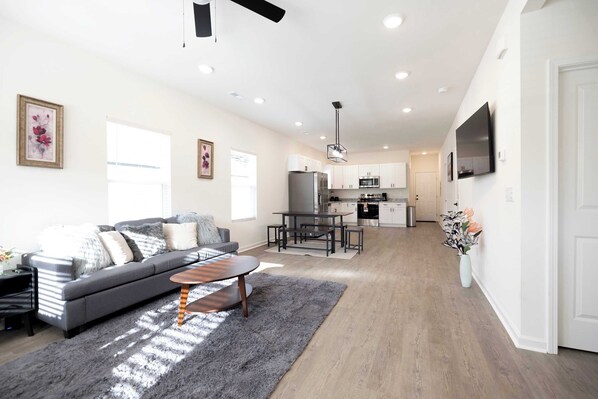 TV, offices - 4 Min to Downtown - 10 to Elon - Washer and Dryer (Burlington)