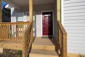 Exterior detail - 4 Min to Downtown - 10 to Elon - Washer and Dryer (Burlington)