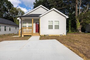 Exterior - 4 Min to Downtown - 10 to Elon - Washer and Dryer (Burlington)