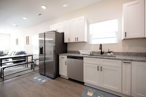 Interior - 4 Min to Downtown - 10 to Elon - Washer and Dryer (Burlington)