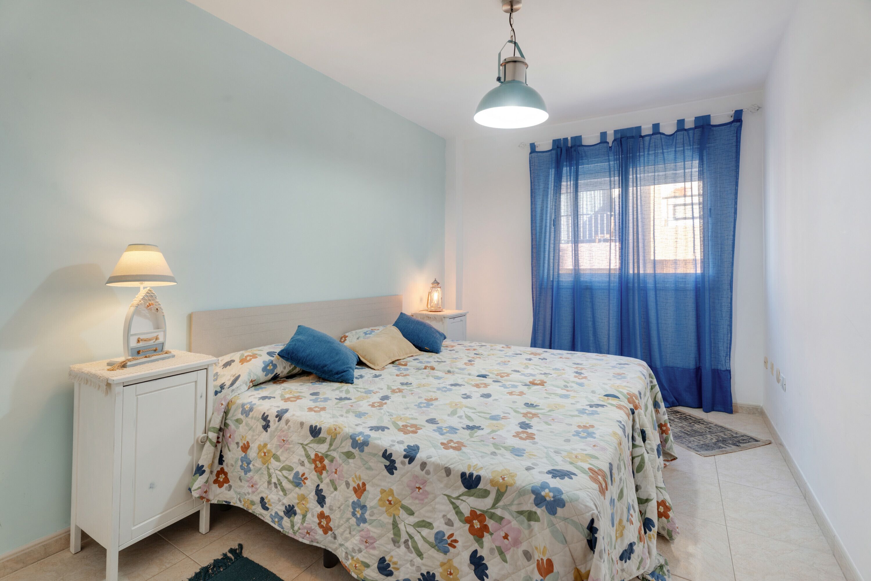 1 dormitori, planxa i posts de planxar, wifi i roba de llit 