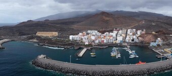 Apartment 'Tesbabo Beach' with Mountain View, Private Terrace and Wi-Fi