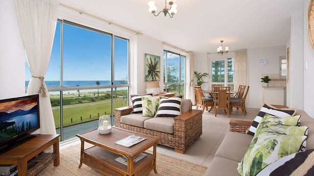 TV - King Tide - Broadbeach 3BR with Oceanview Balcony (Broadbeach)