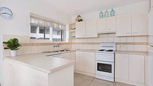 Fridge, microwave, dishwasher, electric kettle - King Tide - Broadbeach 3BR with Oceanview Balcony (Broadbeach)