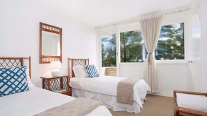 3 bedrooms - King Tide - Broadbeach 3BR with Oceanview Balcony (Broadbeach)