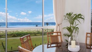 Dining - King Tide - Broadbeach 3BR with Oceanview Balcony (Broadbeach)