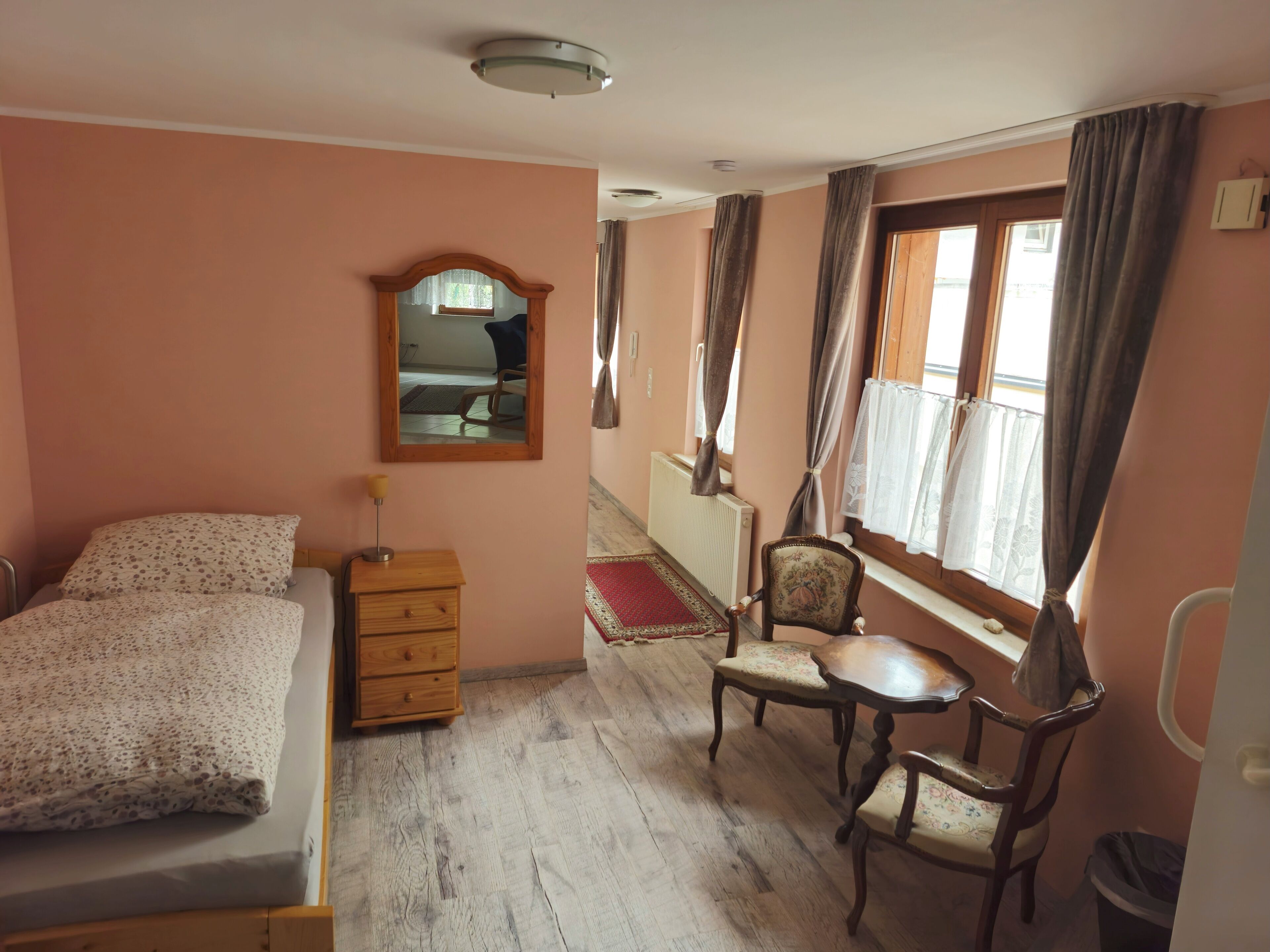 2 bedrooms, iron/ironing board, internet, bed sheets