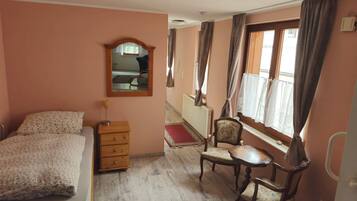 2 bedrooms, iron/ironing board, internet, bed sheets