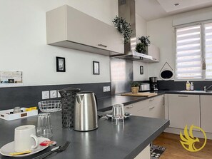 Fridge, microwave, stovetop, coffee/tea maker