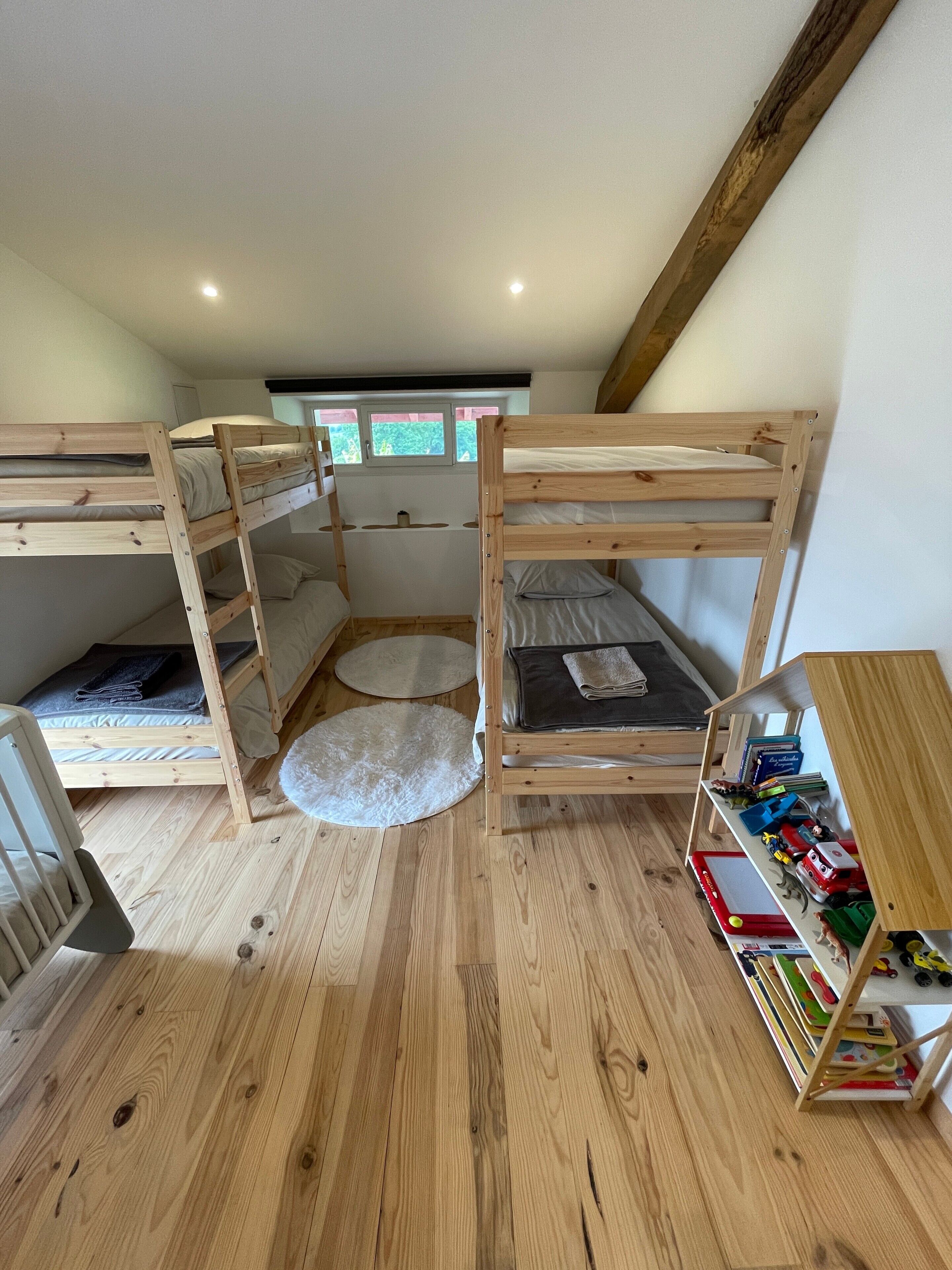 5 slaapkamers, een strijkplank/strijkijzer, wifi, beddengoed