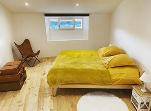 5 chambres, fer et planche à repasser, Wi-Fi, draps fournis