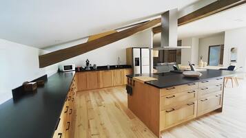 Fridge, microwave, oven, stovetop