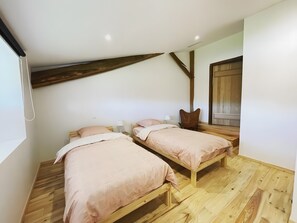 5 dormitoris, planxa i posts de planxar, wifi i roba de llit 