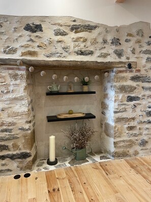 Interior - Charming Country Cottage – Vacation Rental for 12 Guests (Béguios)