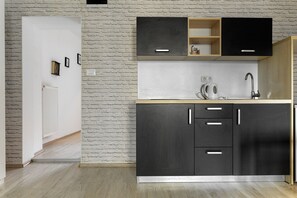 Stovetop, cookware/dishes/utensils