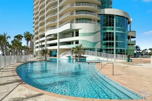 Piscine intérieure, piscine extérieure