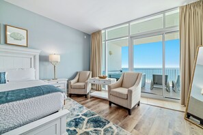 3 chambres, fer et planche à repasser, lit de bébé portatif