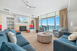 Smart TV, fireplace