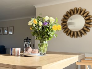 Cottage | Dining