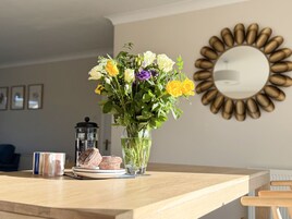 Cottage | Dining
