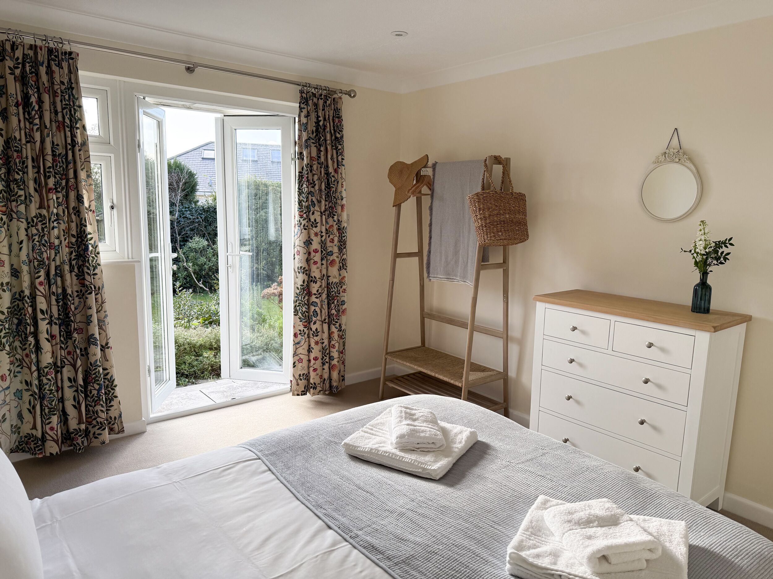 Cottage | 2 bedrooms, individually decorated, individually furnished, free WiFi