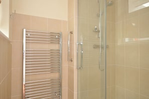 Shower - 42 Little Trelyn (Wadebridge)