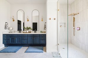 Shower, towels, soap, toilet paper - Luxury Retreat with Casita, Resort-Style Pool & Outdoor area, Queen Creek, AZ (Queen Creek)