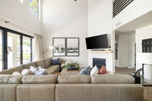 Télévision, cheminée