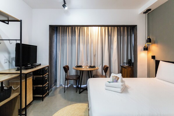 Studio | Màn/rèm cản sáng, phòng cách âm, bàn ủi/dụng cụ ủi quần áo 