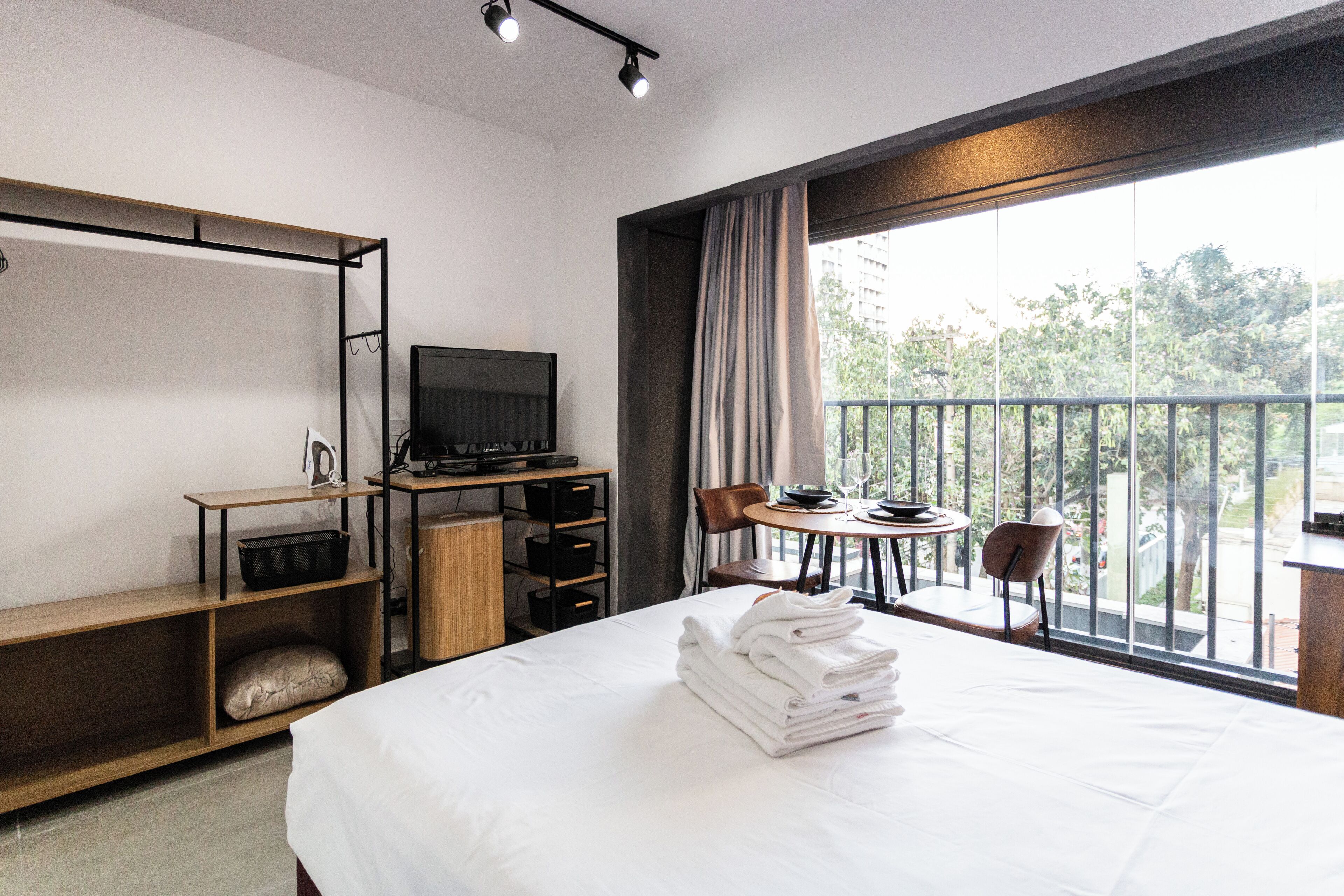 Monolocale | Tende oscuranti, insonorizzazione, ferro/asse da stiro, Wi-Fi gratuito