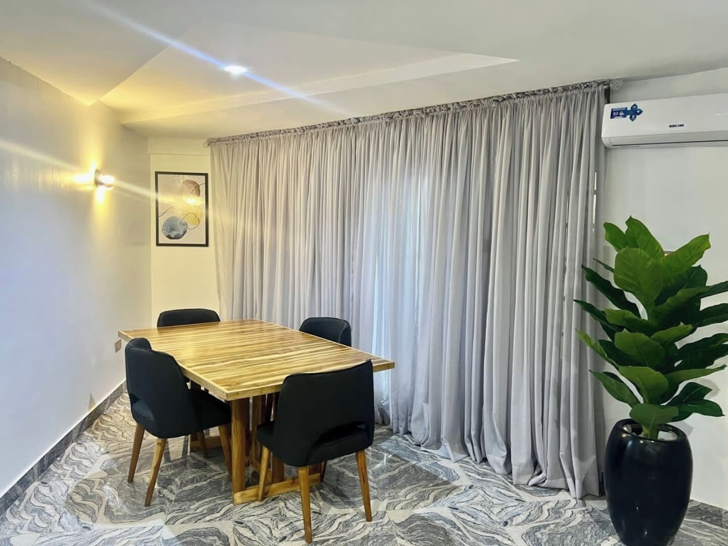 Căn hộ Deluxe, ban công, quang cảnh thành phố | Phòng ăn