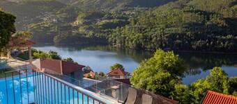 Apartment 'Casa Pinhão De Sousa' with Jacuzzi and Pool