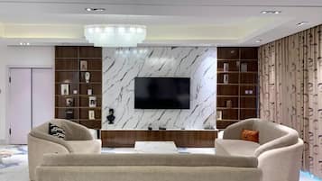 Luxury-Apartment, Poolblick | Wohnbereich