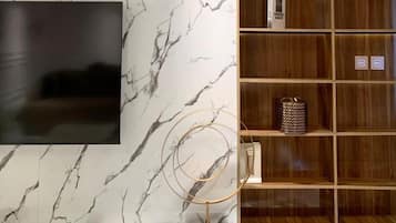 Luxury-Apartment, Poolblick | Wohnbereich