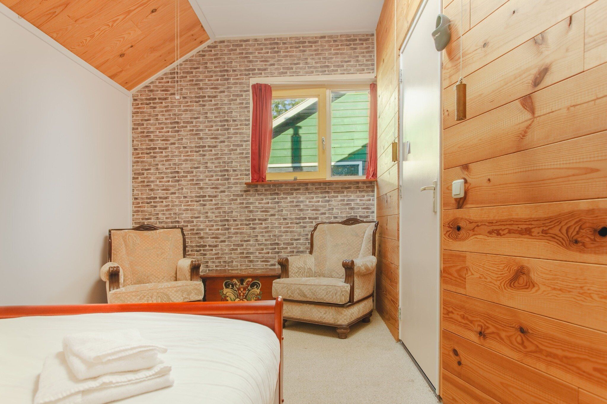 6 bedrooms, iron/ironing board, free WiFi, bed sheets