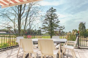 Outdoor dining - 20P 6B Beautiful house in Nature (Scheerwolde)