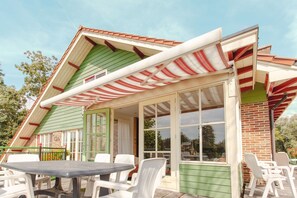 Outdoor dining - 20P 6B Beautiful house in Nature (Scheerwolde)