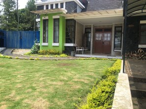 Exterior - Eton Asia Villas- FA1-01A-Deluxe 5 Bedrooms with private pool (Puncak)