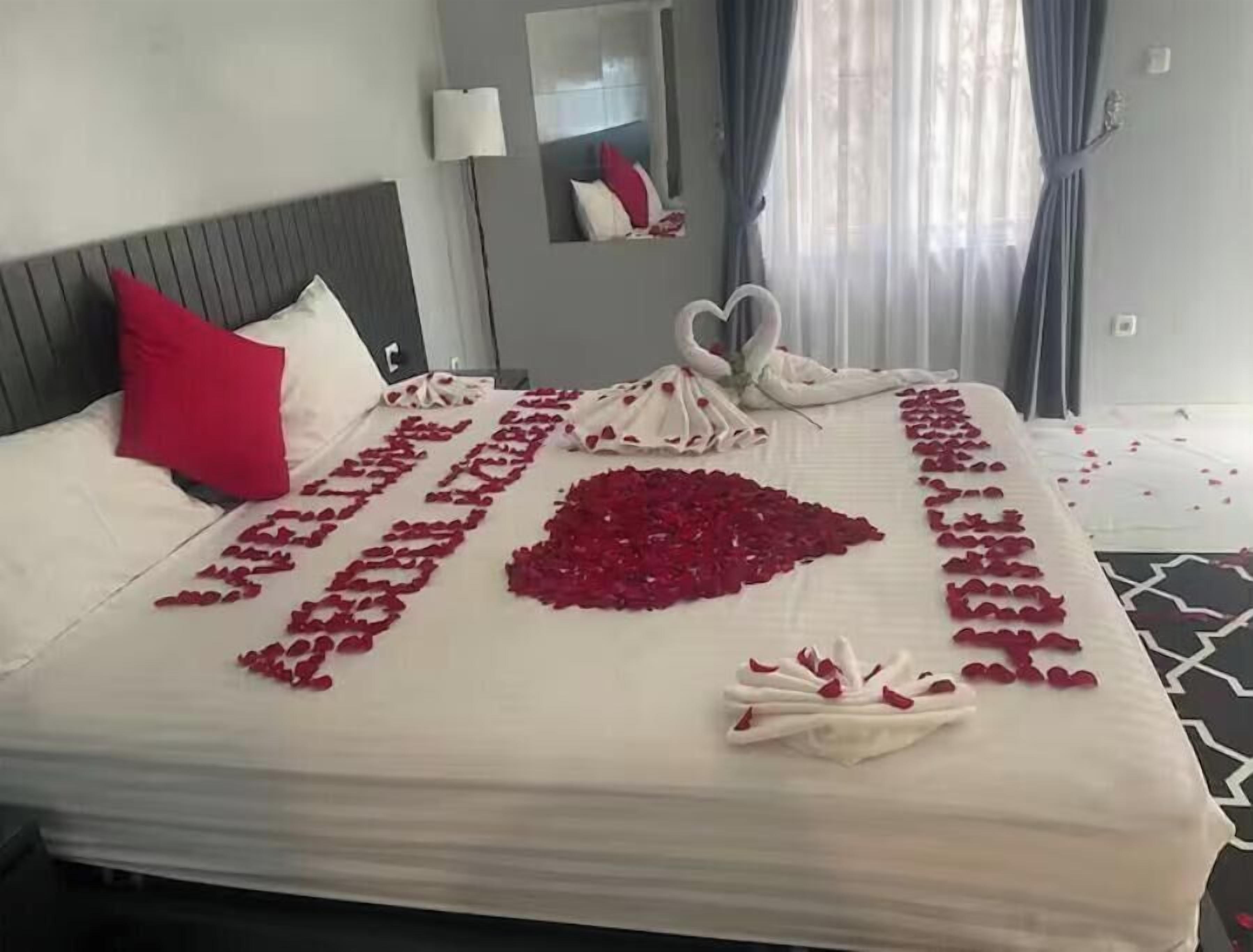 4 slaapkamers, een kluis op de kamer, een bureau