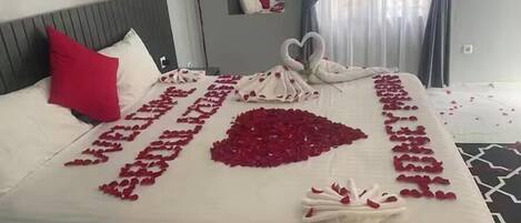 4 habitaciones, caja de seguridad en la habitación y escritorio