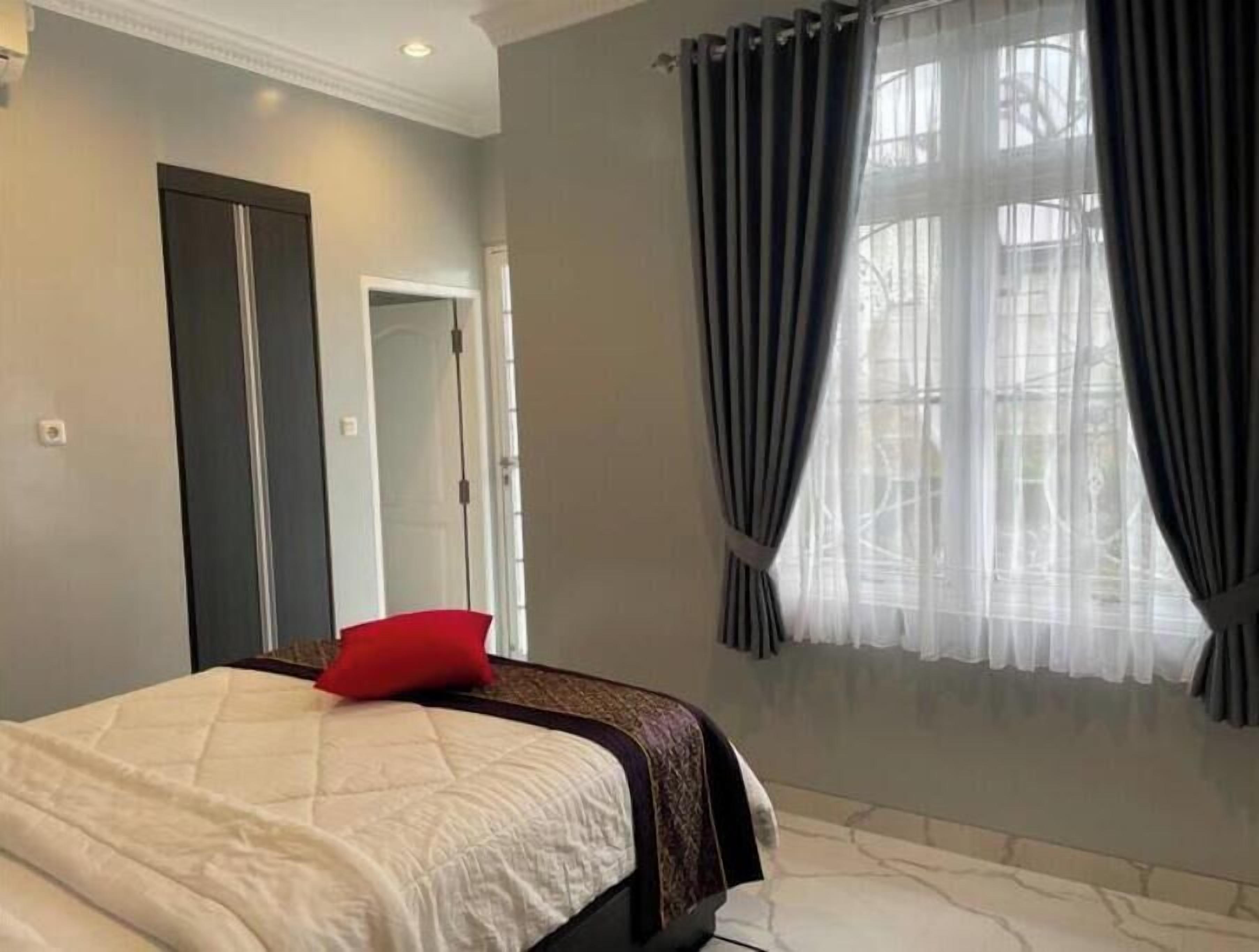 4 quartos, cofres nos quartos, escrivaninha