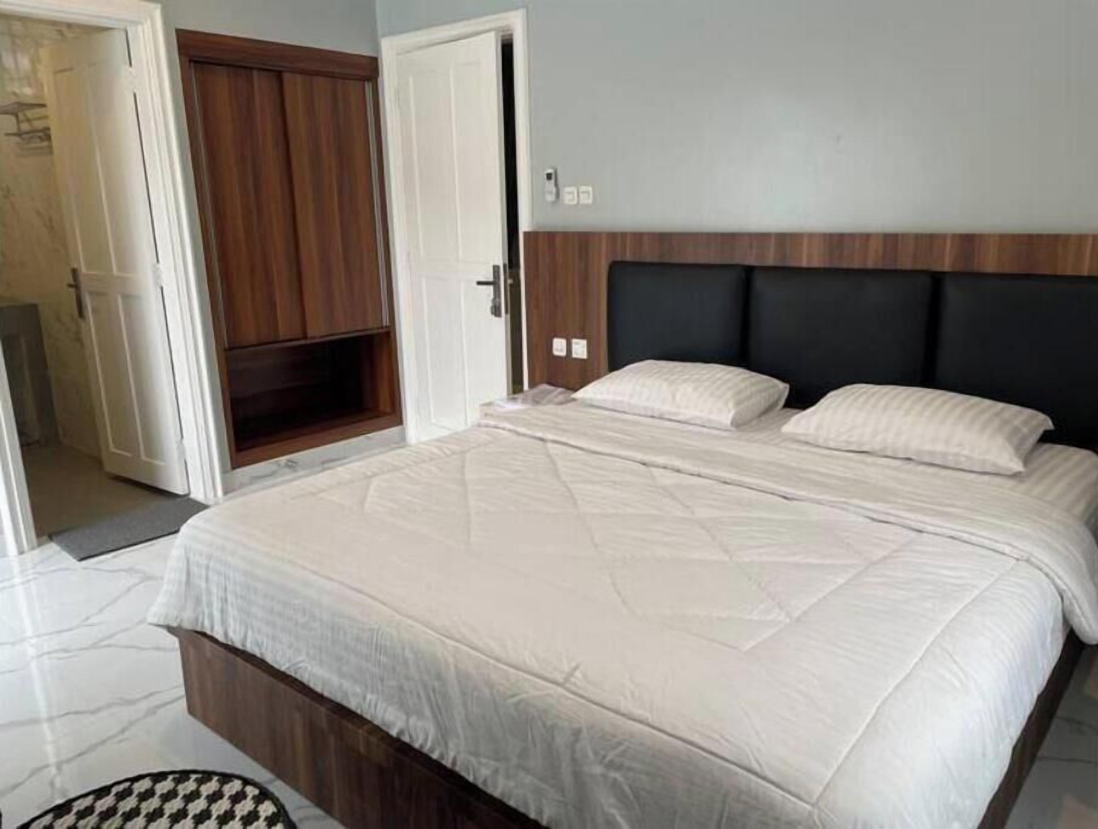 4 slaapkamers, een kluis op de kamer, een bureau