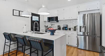 New 5 Star Luxury/Putting Green/Hot Tub/EV/Fire Pit/5 min from the Masters