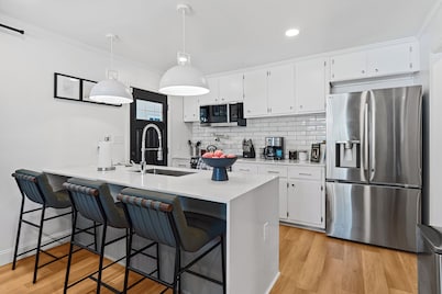 New 5 Star Luxury/Putting Green/Hot Tub/EV/Fire Pit/5 min from the Masters