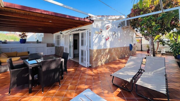 House, 2 Bedrooms, Smoking, Patio | Lounge