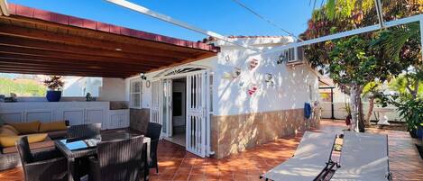 House, 2 Bedrooms, Smoking, Patio | Lounge