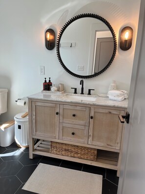 Hårføner, håndklær, såpe og toalettpapir