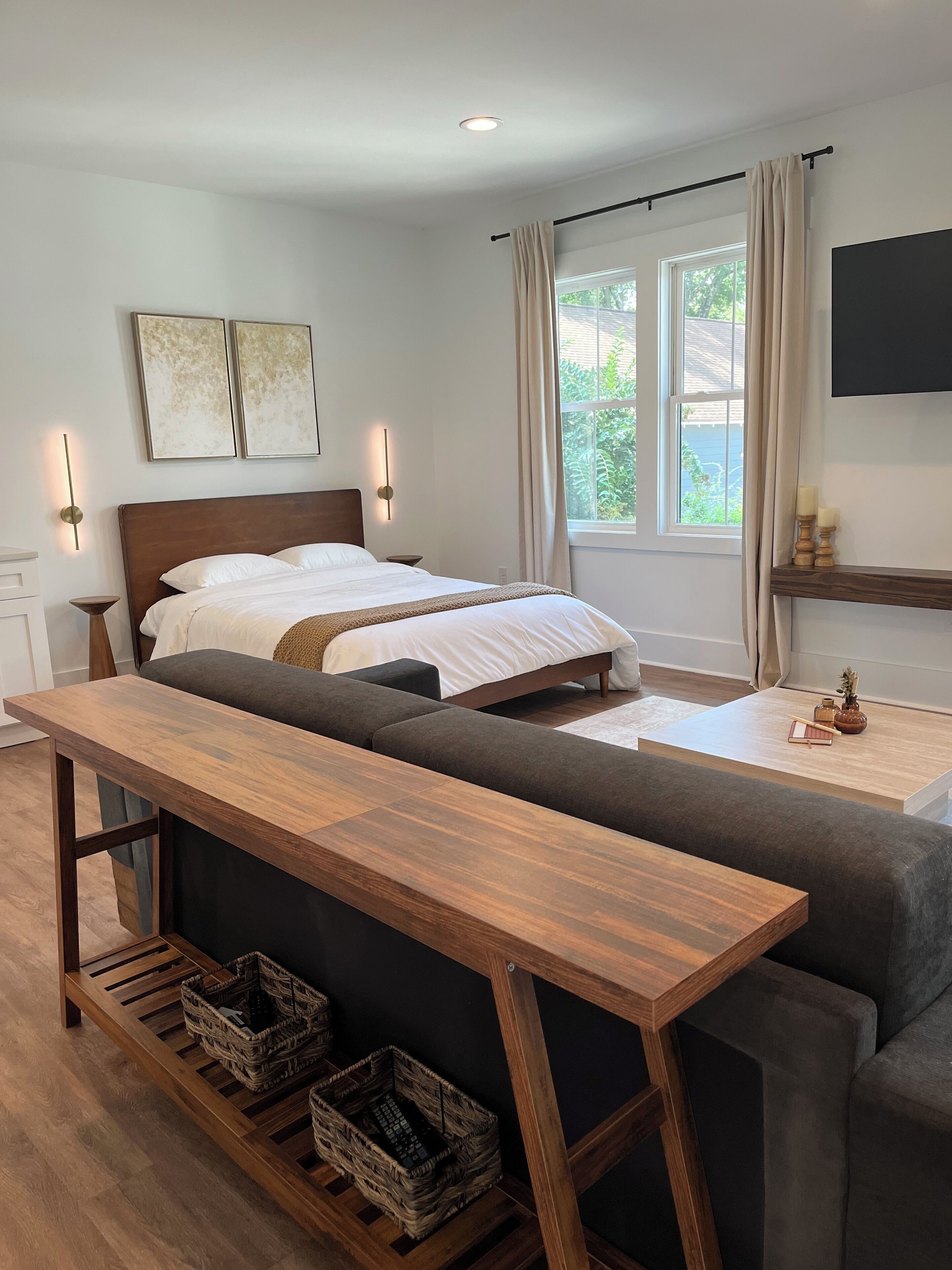 2 bedrooms, internet, bed sheets